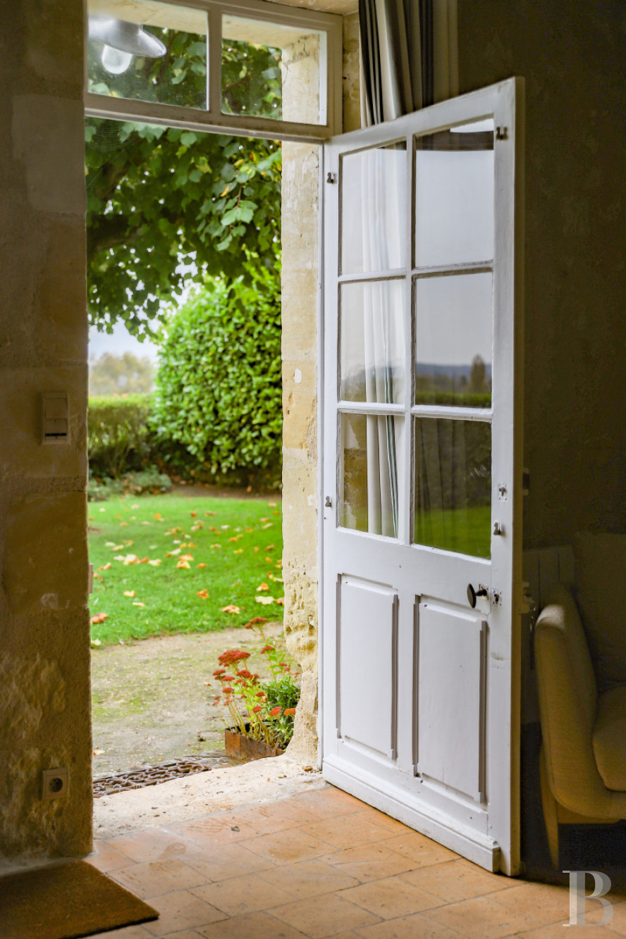 En Indre-et-Loire, sur les hauteurs d’un village, près d’Amboise, un château et son hameau en bordure de forêt - photo  n°25